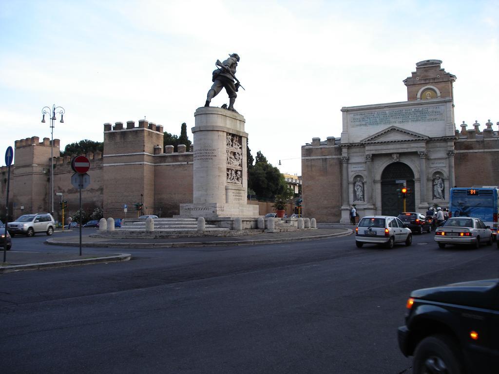 B&B San Michele A Porta Pia Рим Экстерьер фото